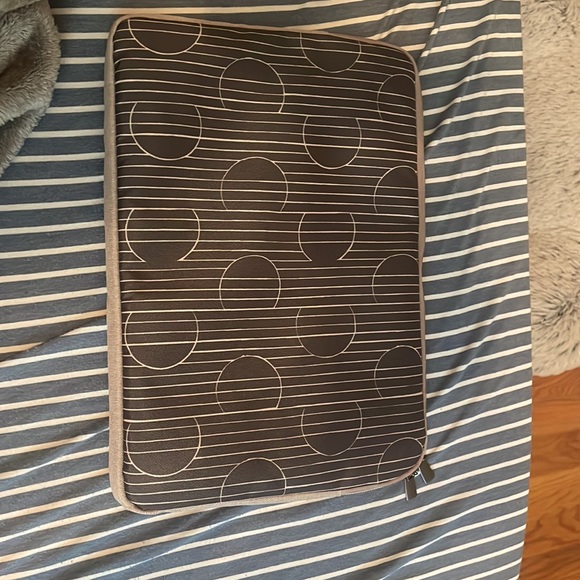 Computer case - Picture 2 of 2